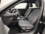 Peugeot 2008 SUV Allure 130 pk Automaat | Navigatie via Apple Carplay/Android Auto | Achteruitrijcamera | Parkeersensoren Voor en Achter | Voorstoelen Verwarmd | Dodehoek Detectie | Adaptieve Cruise Control | LED Koplampen | 17" Lichtmetalen Velgen |