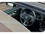 Volvo EX40 Single Motor Ext. Range Ultra Bl. Ed. Eur. 82 kWh Panoramisch schuif-/ kanteldak | Elektrische voorstoelen met geheugenfunctie | Harman Kardon | Extra getint glas | Stoel-/ stuurwielverwarming | Driver assist | 20 inch. lichtmetalen velgen | verwarmde achterbank | Dak in contrasterende kleur