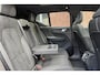 Volvo EX40 Single Motor Ext. Range Ultra Bl. Ed. Eur. 82 kWh Panoramisch schuif-/ kanteldak | Elektrische voorstoelen met geheugenfunctie | Harman Kardon | Extra getint glas | Stoel-/ stuurwielverwarming | Driver assist | 20 inch. lichtmetalen velgen | verwarmde achterbank | Dak in contrasterende kleur