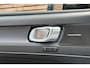 Volvo EX40 Single Motor Ext. Range Ultra Bl. Ed. Eur. 82 kWh Panoramisch schuif-/ kanteldak | Elektrische voorstoelen met geheugenfunctie | Harman Kardon | Extra getint glas | Stoel-/ stuurwielverwarming | Driver assist | 20 inch. lichtmetalen velgen | verwarmde achterbank | Dak in contrasterende kleur