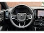 Volvo EX40 Single Motor Ext. Range Ultra Bl. Ed. Eur. 82 kWh Panoramisch schuif-/ kanteldak | Elektrische voorstoelen met geheugenfunctie | Harman Kardon | Extra getint glas | Stoel-/ stuurwielverwarming | Driver assist | 20 inch. lichtmetalen velgen | verwarmde achterbank | Dak in contrasterende kleur