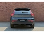 Volvo EX40 Single Motor Ext. Range Ultra Bl. Ed. Eur. 82 kWh Panoramisch schuif-/ kanteldak | Elektrische voorstoelen met geheugenfunctie | Harman Kardon | Extra getint glas | Stoel-/ stuurwielverwarming | Driver assist | 20 inch. lichtmetalen velgen | verwarmde achterbank | Dak in contrasterende kleur
