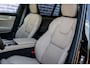 Volvo XC90 T8 Plug-in hybrid AWD Ultra Dark Exec. Ed. | Long Range | Google | Gratis Trekhaak | Adaptieve Cruise Control | Bowers & Wilkins Audio | Memory | Gelamineerde Zijruiten | Luchtvering | Elek. Stoelen | Massage | Keyless | Elek. Achterklep | Schuif-/Kanteldak | Zitverlening | Getint Glas | 22" LM