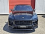Porsche Cayenne Coupé 4.0 Turbo E-Hybrid | Keramisch | Carbon Pakket | Sport Chrono | Achterasbest. | Rijklaar inclusief 1 jaar BOVAG garantie!