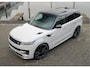 Land Rover Range Rover Sport P550e Autobiography | Borasco Grey | Full Options | Enhanced Black Pack | Zwarte remklauwen |