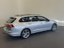 Volkswagen Golf Variant 1.0 eTSI 110pk DSG Life Automaat Navigatie Climate Control Parkeer sensoren Cruise control adaptieve Stoelverwarming Led