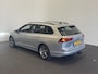 Volkswagen Golf Variant 1.0 eTSI 110pk DSG Life Automaat Navigatie Climate Control Parkeer sensoren Cruise control adaptieve Stoelverwarming Led