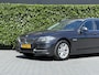 BMW 5-Serie Touring 525d High Executive, EURO 6, PANORAMADAK, COMFORT STOELEN, NAVIGATIE, CRUISE CONTROL, CLIMATE CONTROL, STOELVERWARMING, KEYLESS, HUD, LEDER, TREKHAAK, LICHTMETAAL 17"