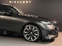 BMW 5-Serie 520i High Executive Edition M model jaar 2024! Stuurverwarming/ Stoelverwarming achter/ 21"/ Glazendak/ Memoryseats
