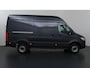 Mercedes-Benz eSprinter 414 L2H2 Pro 81kWh 2000 KG Trekhaak | Cruise-Controle | MBUX | Achteruitrijcamera | DC laden 115 kW |  Smartphone integratie pakket |