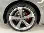 Audi A4 Avant 40 TFSI Sport S line black edition / Panoramisch Schuif/Kantel dak / S-Line Interieur / Navigatie / Camera / Keyless Entry & Go / Wegklapbare trekhaak / DAB / Elektrische Achterklep / Dual Zone Climate Control / Cruise Control /