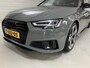 Audi A4 Avant 40 TFSI Sport S line black edition / Panoramisch Schuif/Kantel dak / S-Line Interieur / Navigatie / Camera / Keyless Entry & Go / Wegklapbare trekhaak / DAB / Elektrische Achterklep / Dual Zone Climate Control / Cruise Control /