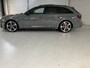 Audi A4 Avant 40 TFSI Sport S line black edition / Panoramisch Schuif/Kantel dak / S-Line Interieur / Navigatie / Camera / Keyless Entry & Go / Wegklapbare trekhaak / DAB / Elektrische Achterklep / Dual Zone Climate Control / Cruise Control /