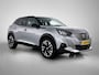 Peugeot e-2008 SUV EV GT Pack 50 kWh 136pk | Accu 93% | Navigatie | Achteruitrijcamera | Stoelverwarming | Full Led koplampen | Sportstoelen Leder/Alcantara | 3D Cockpit | Keyless | Parkeersensoren v+a | Adaptieve Cruise Control | Dodehoeksensor | Apple Carplay / Android Auto | DAB+ radio | Draadloze telefoonlader | Donker getint glas | 18" lichtmetalen velgen |