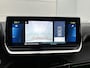 Peugeot e-2008 SUV EV GT Pack 50 kWh 136pk | Accu 93% | Navigatie | Achteruitrijcamera | Stoelverwarming | Full Led koplampen | Sportstoelen Leder/Alcantara | 3D Cockpit | Keyless | Parkeersensoren v+a | Adaptieve Cruise Control | Dodehoeksensor | Apple Carplay / Android Auto | DAB+ radio | Draadloze telefoonlader | Donker getint glas | 18" lichtmetalen velgen |