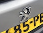 Peugeot e-2008 SUV EV GT Pack 50 kWh 136pk | Accu 93% | Navigatie | Achteruitrijcamera | Stoelverwarming | Full Led koplampen | Sportstoelen Leder/Alcantara | 3D Cockpit | Keyless | Parkeersensoren v+a | Adaptieve Cruise Control | Dodehoeksensor | Apple Carplay / Android Auto | DAB+ radio | Draadloze telefoonlader | Donker getint glas | 18" lichtmetalen velgen |