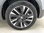 Peugeot e-2008 SUV EV GT Pack 50 kWh 136pk | Accu 93% | Navigatie | Achteruitrijcamera | Stoelverwarming | Full Led koplampen | Sportstoelen Leder/Alcantara | 3D Cockpit | Keyless | Parkeersensoren v+a | Adaptieve Cruise Control | Dodehoeksensor | Apple Carplay / Android Auto | DAB+ radio | Draadloze telefoonlader | Donker getint glas | 18" lichtmetalen velgen |
