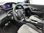 Peugeot e-2008 SUV EV GT Pack 50 kWh 136pk | Accu 93% | Navigatie | Achteruitrijcamera | Stoelverwarming | Full Led koplampen | Sportstoelen Leder/Alcantara | 3D Cockpit | Keyless | Parkeersensoren v+a | Adaptieve Cruise Control | Dodehoeksensor | Apple Carplay / Android Auto | DAB+ radio | Draadloze telefoonlader | Donker getint glas | 18" lichtmetalen velgen |