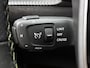 Peugeot e-2008 SUV EV GT Pack 50 kWh 136pk | Accu 93% | Navigatie | Achteruitrijcamera | Stoelverwarming | Full Led koplampen | Sportstoelen Leder/Alcantara | 3D Cockpit | Keyless | Parkeersensoren v+a | Adaptieve Cruise Control | Dodehoeksensor | Apple Carplay / Android Auto | DAB+ radio | Draadloze telefoonlader | Donker getint glas | 18" lichtmetalen velgen |
