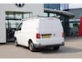 Volkswagen Transporter 2.0 TDI L1H1 Comfortline 102PK / 75kW, Cruise control, verwarmbare voorruit, airco, trekhaak, Apple Carplay & Android Auto, DAB+, parkeersensoren voor en achter (PDC), elektrisch verstel- en verwarmbare buitenspiegels etc.
