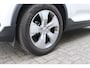 Volvo XC40 T2 Momentum Business | Apple carplay/ Android auto | Autonomous emergency braking | Adaptieve cruise control | Electronic climate control | 18" lichtmetalen velgen | Uitwijk assistent |