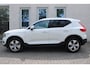 Volvo XC40 T2 Momentum Business | Apple carplay/ Android auto | Autonomous emergency braking | Adaptieve cruise control | Electronic climate control | 18" lichtmetalen velgen | Uitwijk assistent |