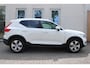 Volvo XC40 T2 Momentum Business | Apple carplay/ Android auto | Autonomous emergency braking | Adaptieve cruise control | Electronic climate control | 18" lichtmetalen velgen | Uitwijk assistent |
