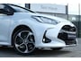 Toyota Yaris TOYOTA YARIS Hybrid 130 Launch Edition Automaat | Head-up Display | JBL Premium audio | 8 speakers | Sierlijsten interieur Neptune Blue | Geschikt voor Smart Digital Key* | Stoelbekleding voorzien van