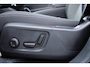 Volvo XC40 B4 Plus Dark |  Semi elektrische trekhaak | Adaptive Cruise & Pilot Assist | Verwarmbare voorstoelen | Verwarmbaar stuurwiel | Premium audio by Harman Kardon | Power Seats incl. Memory |