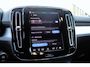 Volvo XC40 B4 Plus Dark |  Semi elektrische trekhaak | Adaptive Cruise & Pilot Assist | Verwarmbare voorstoelen | Verwarmbaar stuurwiel | Premium audio by Harman Kardon | Power Seats incl. Memory |