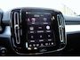 Volvo XC40 B4 Plus Dark |  Semi elektrische trekhaak | Adaptive Cruise & Pilot Assist | Verwarmbare voorstoelen | Verwarmbaar stuurwiel | Premium audio by Harman Kardon | Power Seats incl. Memory |
