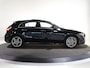 Mercedes-Benz A-klasse 250e Business Solution AMG | Panoramaschuifdak | Head-up display | Premium Plus | Stoelverwarming | 360° camera |