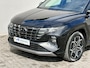 Hyundai Tucson 1.6 T-GDI PHEV N Line 4WD / SOH 100% / Fabrieksgarantie tot 05-2027 / Dealer onderhouden / Trekgewicht 1.350 kg / Stuur- Stoel & Achterbank verwarming / Rondomzicht camera / Apple Carplay/Android Auto / Elektrische achterklep / Stoelventilatie /