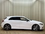 Mercedes-Benz A-klasse 250 *AMG* Leder/Alcantara / 225PK / Camera / Full LED / Cruise / Navigatie / 18'' LMV