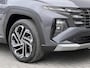 Hyundai Tucson 1.6 T-GDI PHEV Premium 4WD / Accu SoH 100 % / EAER 65 km / Leder / HUD / Navigatie / Apple Carplay Android / Stoelventilatie / Stuur-, stoel- & achterbankverwarming / 19" LM wielen & All Season banden /