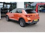 Volkswagen T-Roc 1.5 TSI Sport NL auto 1e eigenaar nieuw door ons geleverd en onderhouden Lederen bekleding panoramadak digital cockpit pro stoel en stuurwielverwarming achteruitrijcamera spiegel pakket LMV Antraciet