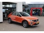 Volkswagen T-Roc 1.5 TSI Sport NL auto 1e eigenaar nieuw door ons geleverd en onderhouden Lederen bekleding panoramadak digital cockpit pro stoel en stuurwielverwarming achteruitrijcamera spiegel pakket LMV Antraciet