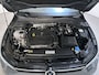 Volkswagen Golf 1.5 TSI Life Sfeerverlichting Navigatie Parkeersensoren App-Connect