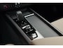 Volvo XC60 T6 Plug-in hybrid AWD Core Business Edition | Harman Kardon Geluidsinstallatie | Stuurwiel Verwarmbaar | Stoelen voor/achter verwarmbaar | 360 Graden Camera | Adaptieve Cruise Control | Pilot Assist | Extra getinte ramen achter | 21'' Lichtmetalen velgen
