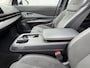 Nissan Ariya Evolve 91 kWh / SOH 99% / Stoelverwarming voor en achter / Schuif-kantel dak / Stoelventilatie / Stuurverwarming / 100% dealer onderhouden / Elektrisch verstelbare stoelen met geheugen / Elektrische achterklep / Adaptieve cruise control / Apple Carplay/Android Auto /