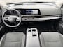 Nissan Ariya Evolve 91 kWh / SOH 99% / Stoelverwarming voor en achter / Schuif-kantel dak / Stoelventilatie / Stuurverwarming / 100% dealer onderhouden / Elektrisch verstelbare stoelen met geheugen / Elektrische achterklep / Adaptieve cruise control / Apple Carplay/Android Auto /