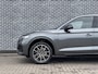 Audi Q5 55 TFSIe S-Edition | Zwart Optiek | Lichtmetalen Velgen 20 inch | Dinamica-Leder Bekleding | Matrix-LED Koplampen | Dodehoekdetectie | Privacy Glas | MMI Navigatie | Elektrische Achterklep | Achteruitrijcamera | Parkeersensoren | Virtual Cockpit | Plug-in Hybrid (PHEV)