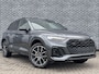 Audi Q5 55 TFSIe S-Edition | Zwart Optiek | Lichtmetalen Velgen 20 inch | Dinamica-Leder Bekleding | Matrix-LED Koplampen | Dodehoekdetectie | Privacy Glas | MMI Navigatie | Elektrische Achterklep | Achteruitrijcamera | Parkeersensoren | Virtual Cockpit | Plug-in Hybrid (PHEV)
