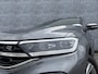 Volkswagen T-Roc 1.0 TSI R-Line Business | Achteruitrijcamera | Parkeersensoren | Parkeerassistent | ArtVelours | Stoelmassage | Stoelverwarming | LED Koplampen | Navigatie Discover Media | Apple Carplay | Android Auto | Privacy Glas | Two-Tone |