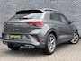 Volkswagen T-Roc 1.0 TSI R-Line Business | Achteruitrijcamera | Parkeersensoren | Parkeerassistent | ArtVelours | Stoelmassage | Stoelverwarming | LED Koplampen | Navigatie Discover Media | Apple Carplay | Android Auto | Privacy Glas | Two-Tone |