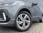 Volkswagen T-Roc 1.0 TSI R-Line Business | Achteruitrijcamera | Parkeersensoren | Parkeerassistent | ArtVelours | Stoelmassage | Stoelverwarming | LED Koplampen | Navigatie Discover Media | Apple Carplay | Android Auto | Privacy Glas | Two-Tone |