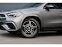 Mercedes-Benz GLA 250 e Premium+ AMG Line | Facelift | Distronic | Panoramadak | Burmester | Trekhaak | HUD | Memory | Verwarmd Stuurwiel | Surround Camera |