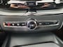 Volvo XC60 2.0 T8 Plug-in hybrid AWD Ultra Black Edition | Navigatie | 360° Camera | Trekhaak | Panoramadak | Stoelverwarming | Harman / Kardon Audio |