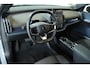 Volvo EX30 Single Motor Extended Range Plus 69 kWh | 98% SOH | Harman Kardon Premium Audio | Keyless Entry | 19" Lichtmetalen Velgen| Zwart Dak | Google Infotainment | Achteruitrijcamera | Parkeersensoren voor + achter |