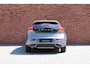 Volvo V40 1.5 T3 Polar+ Sport | Panoramadak | Verwarmbare voorstoelen | 100% dealeronderhouden | Extra getint glas | Achteruitrijcamera | Harman Kardon | 17 inch. lichtmetalen velgen | Volvo Guard alarm | Navigatie | Parkeersensoren voor + achter | Keyless entry | Climate control
